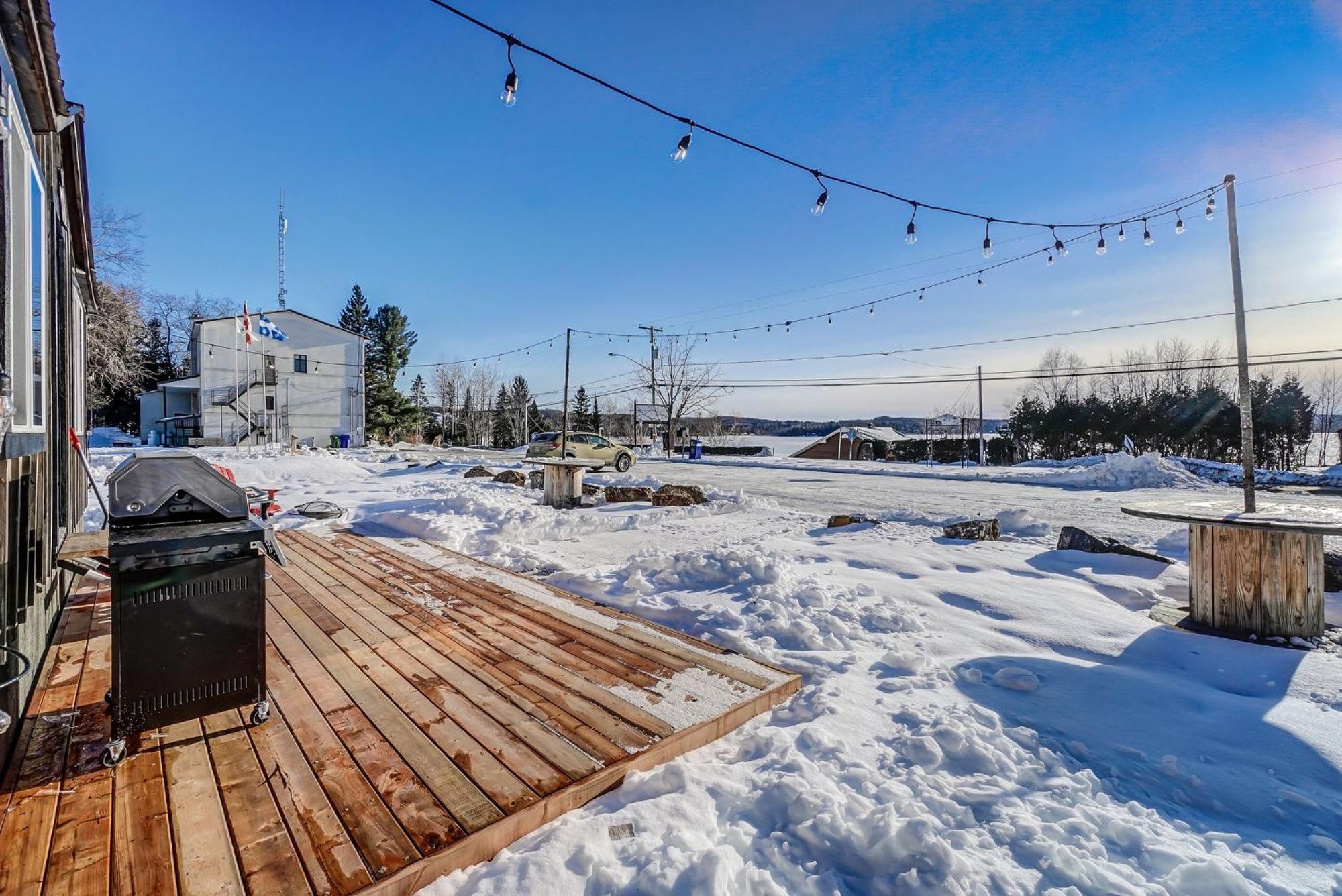 Your Cozy Cabin Retreat Saint-Remi-d'Amherst Exterior photo