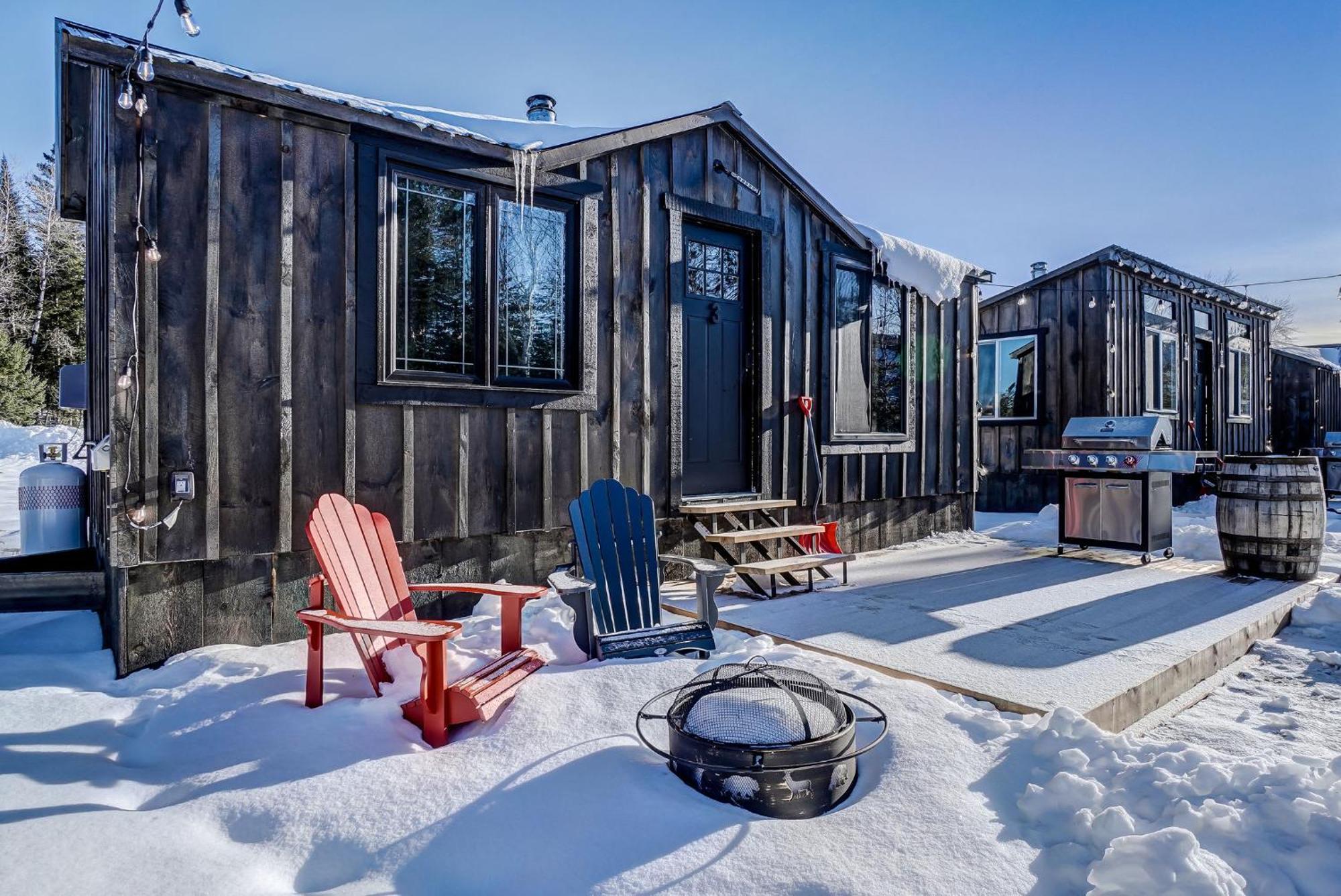 Your Cozy Cabin Retreat Saint-Remi-d'Amherst Exterior photo