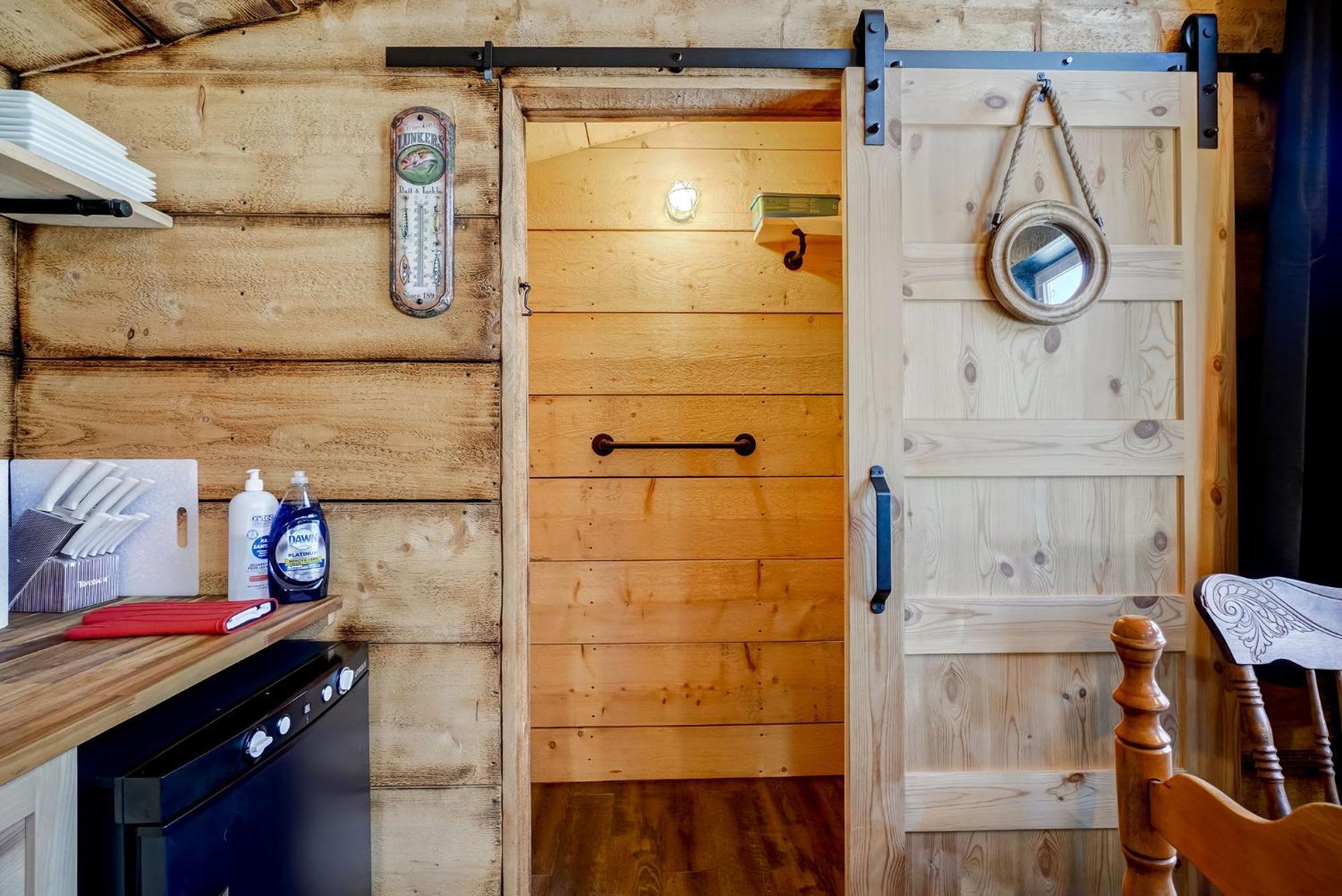 Your Cozy Cabin Retreat Saint-Remi-d'Amherst Exterior photo