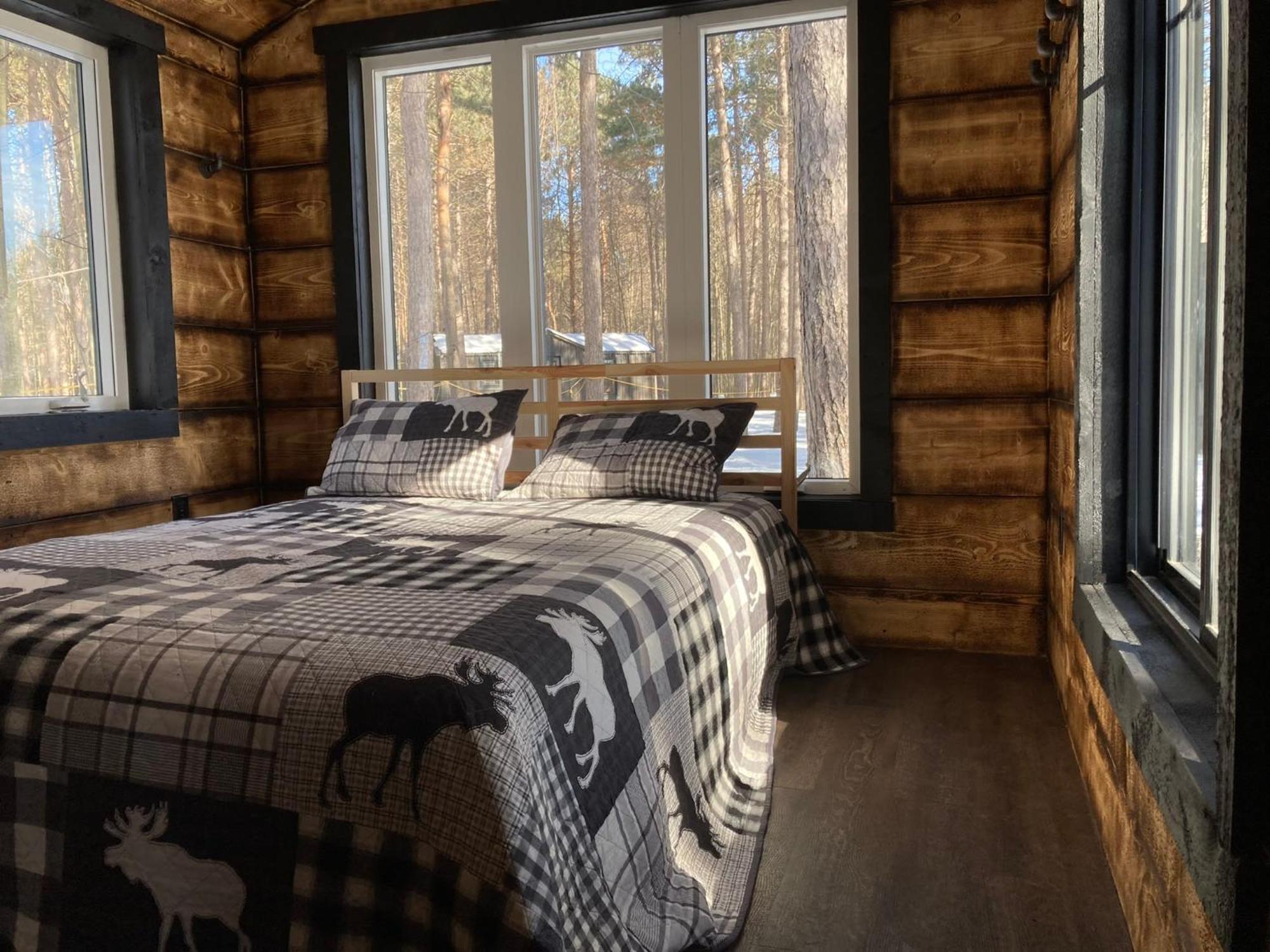 Your Cozy Cabin Retreat Saint-Remi-d'Amherst Exterior photo